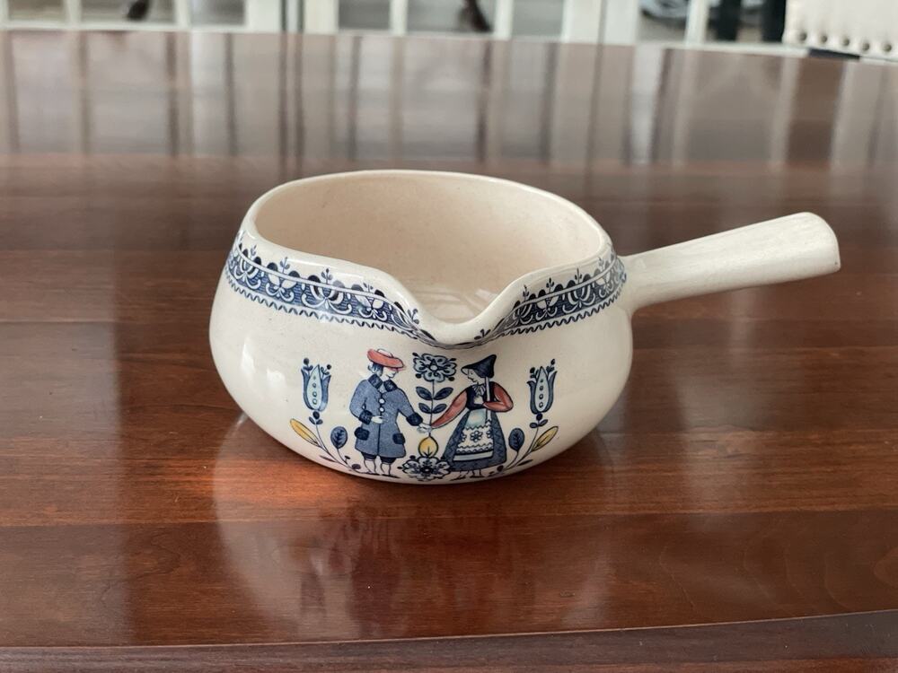 JOHNSON BROTHERS Hearts & Flowers Old Granite Gravy Sauce Boat USED England